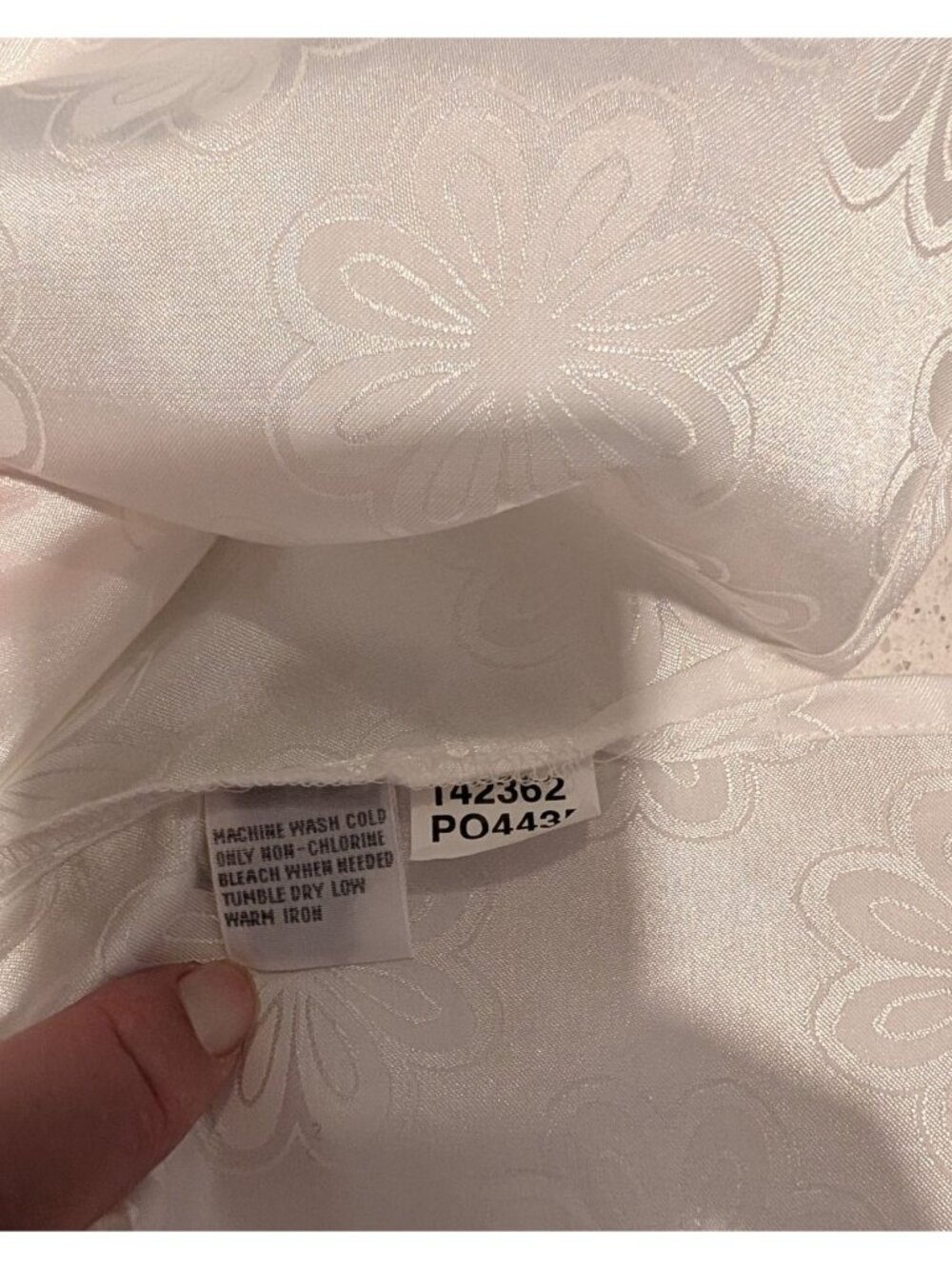 Foxcroft Wrinkle-Free White Floral Button-Up Shirt Flower Buttons Sz 16 Cotton - Picture 12 of 16